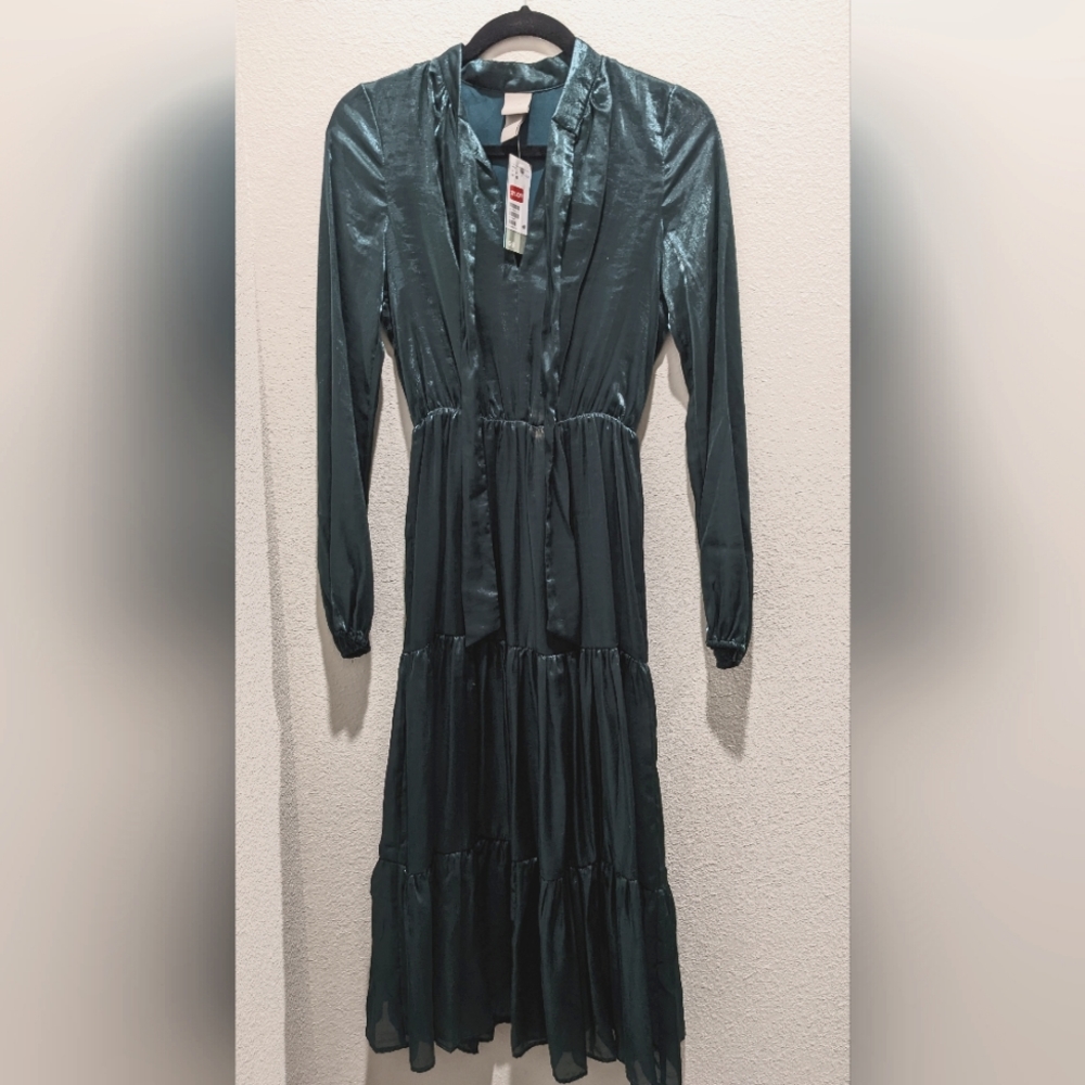H&M Holiday Dress - Picture 1 of 2